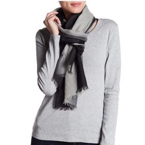 Amicale black cashmere scarf